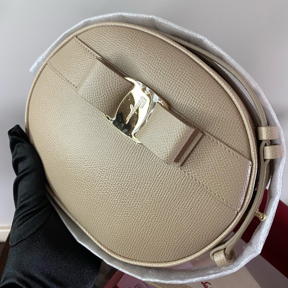 SOLD!! SMALL CROSSBODY SALVATORE FERRAGAMO. 💲7️⃣8️⃣0️⃣ ➡️ SOLD!! - Picture 4 of 7